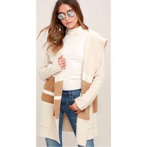 Lulu’s Dress Forum Los Angeles Sweater M/L